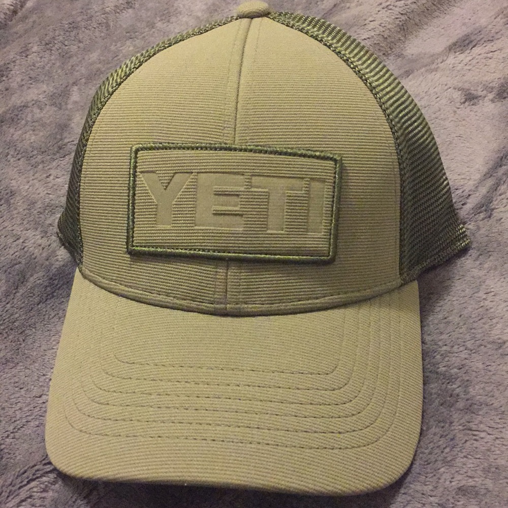 ✨Green Yeti Hat, NWT✨